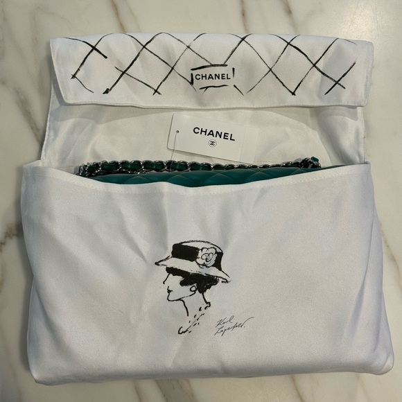 Brand new Chanel Green double-flap handbag - Picture 5 of 5